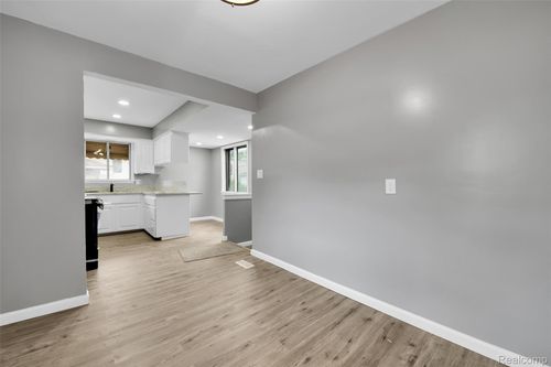 24225 Prairie Ln, Warren, MI, 48089-2107 | Card Image