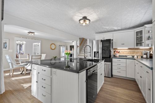 32 Main St, Kingston, NH, 03848-3210 | Card Image