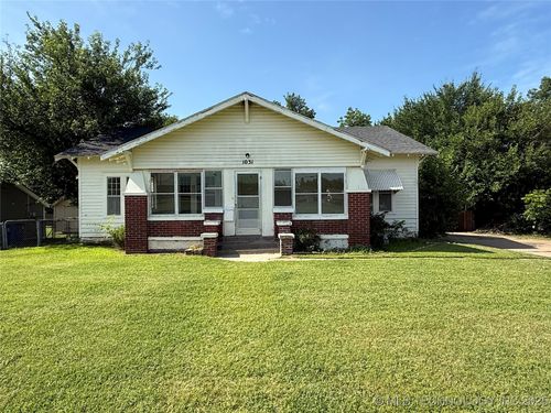 1031 E 3rd St, Cushing, OK, 74023-4142 | Card Image