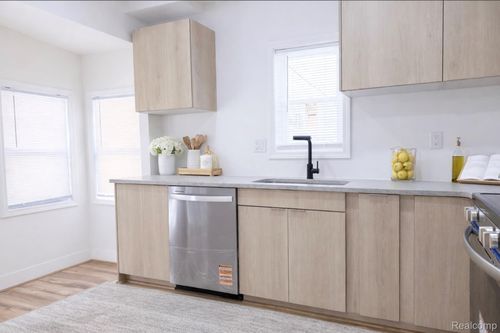 21912 Lakeview St, Saint Clair Shores, MI, 48080-4056 | Card Image