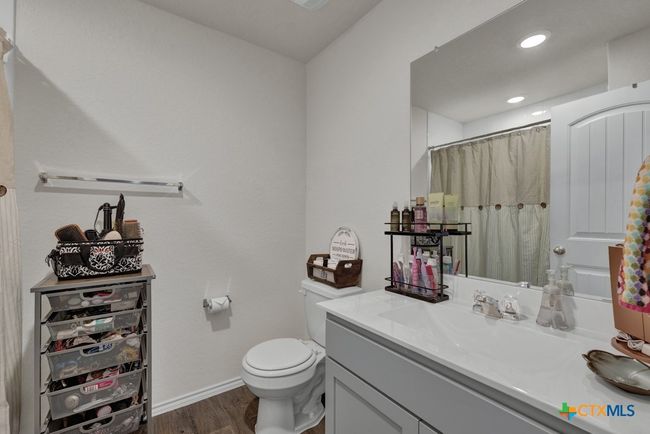 Secondary bathroom upstairs | Image 27