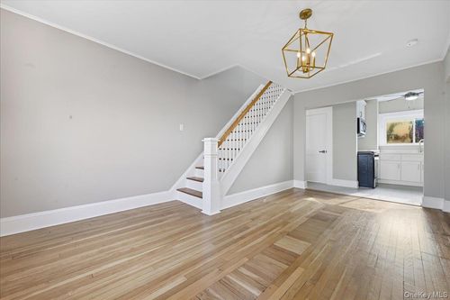 160 Argyle Ave, Uniondale, NY, 11553-2707 | Card Image