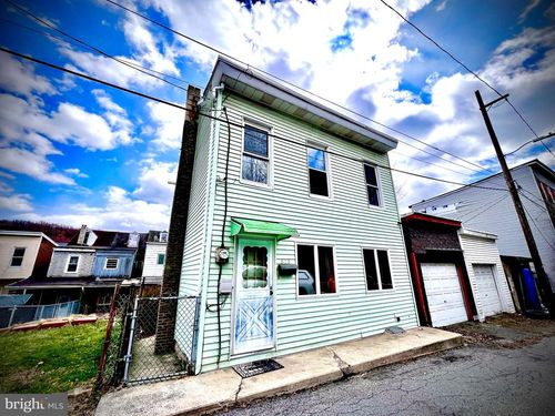 828 E Railroad St, MAHANOY CITY, PA, 17948-2940 | Card Image