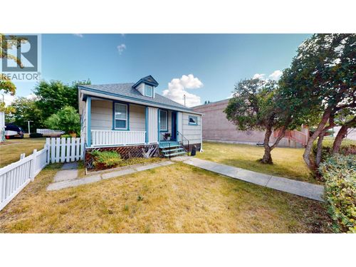 38 12th Ave S, Cranbrook, BC, V1C2R7 | Card Image