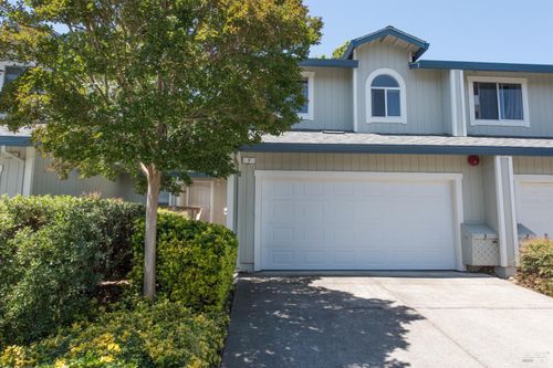 7 Meridian Circle, Rohnert Park, CA, 94928 | Card Image