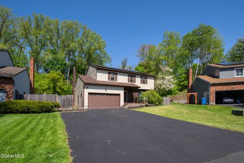 51 Aspen Cir, Albany, NY, 12208-1302 | Card Image