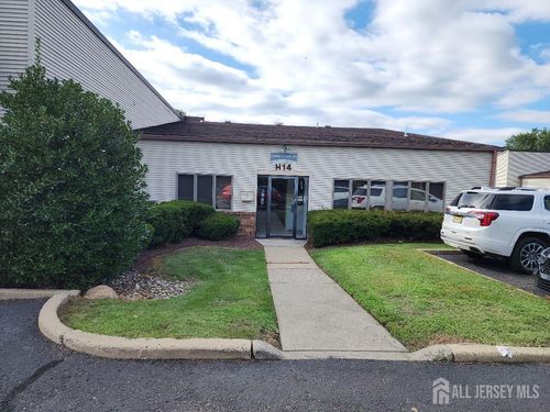 h-14 Brier Hill Ct, East Brunswick, NJ, 08816 | Card Image