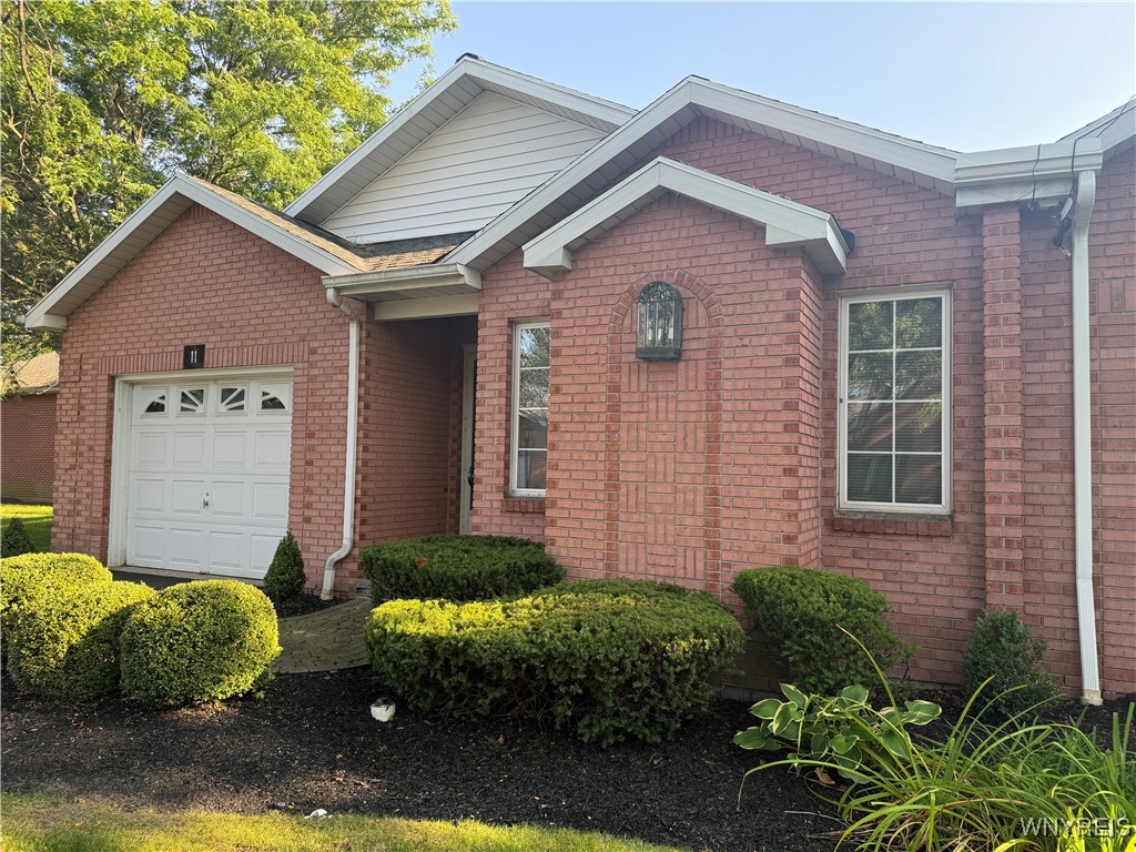 Woodpointe Run, Buffalo, NY 14221