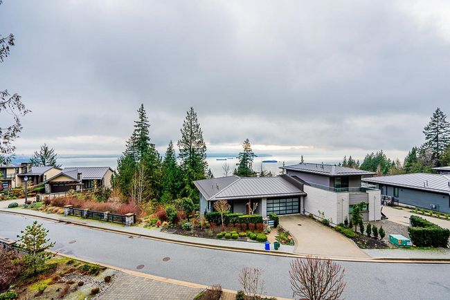 2991 Burfield Place, Home with 3 bedrooms, 3 bathrooms and 5 parking in West Vancouver BC | Image 15