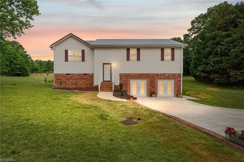 1833 Helmstetler Road, Lexington, NC, 27295 | Card Image