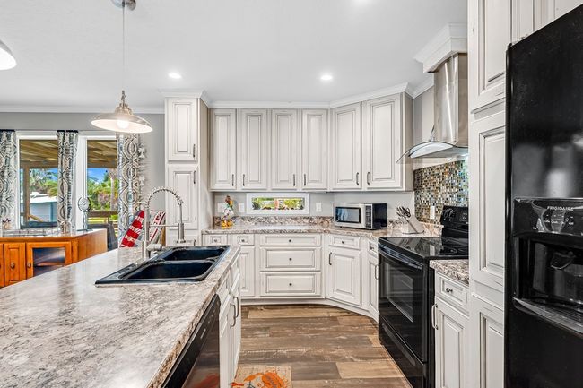 9224 Olive Ave, House other with 3 bedrooms, 2 bathrooms and 5 parking in Port St. Joe FL | Image 13