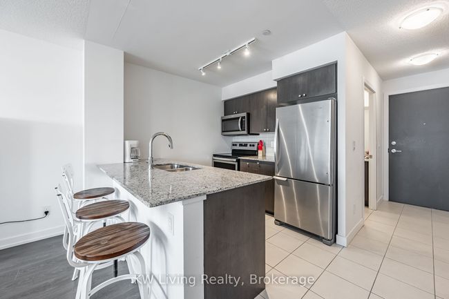 805 - 8 Trent Ave, Condo with 2 bedrooms, 1 bathrooms and 1 parking in Toronto ON | Image 7