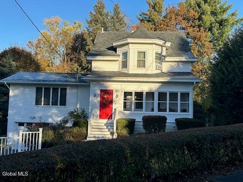 26 Woodlawn Ct, Troy, NY, 12180-5724 | Card Image