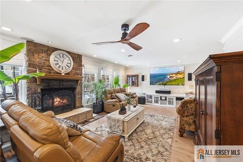 15 New Dover Ave, Colonia, NJ, 07067-2422 | Card Image