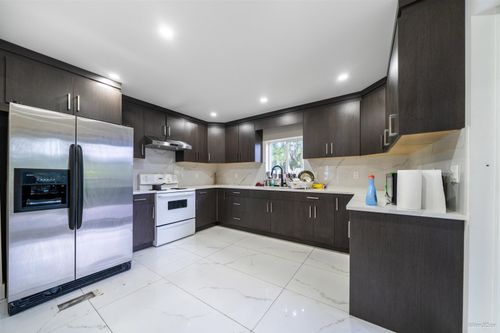 12965 98 Ave, Surrey, BC, V3T1B3 | Card Image