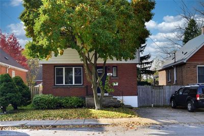 590 Queensdale Ave E, House other with 3 bedrooms, 2 bathrooms and 1 parking in Hamilton ON | Image 2