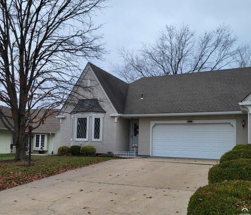 2728 Chipperfield Rd, Lawrence, KS, 66047-3180 | Card Image