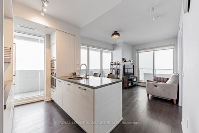 2309 - 2221 Yonge St, Condo with 2 bedrooms, 2 bathrooms and 1 parking in Toronto ON | Image 2