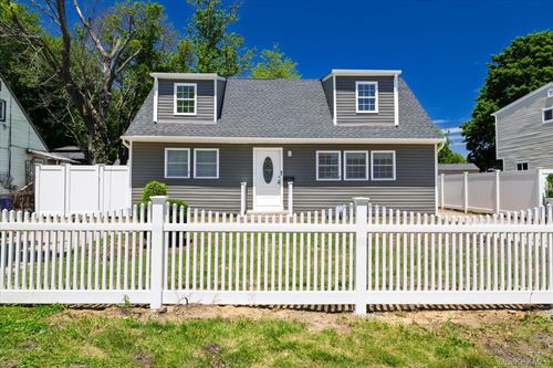 27 New Ave, Wyandanch, NY, 11798-4316 | Card Image