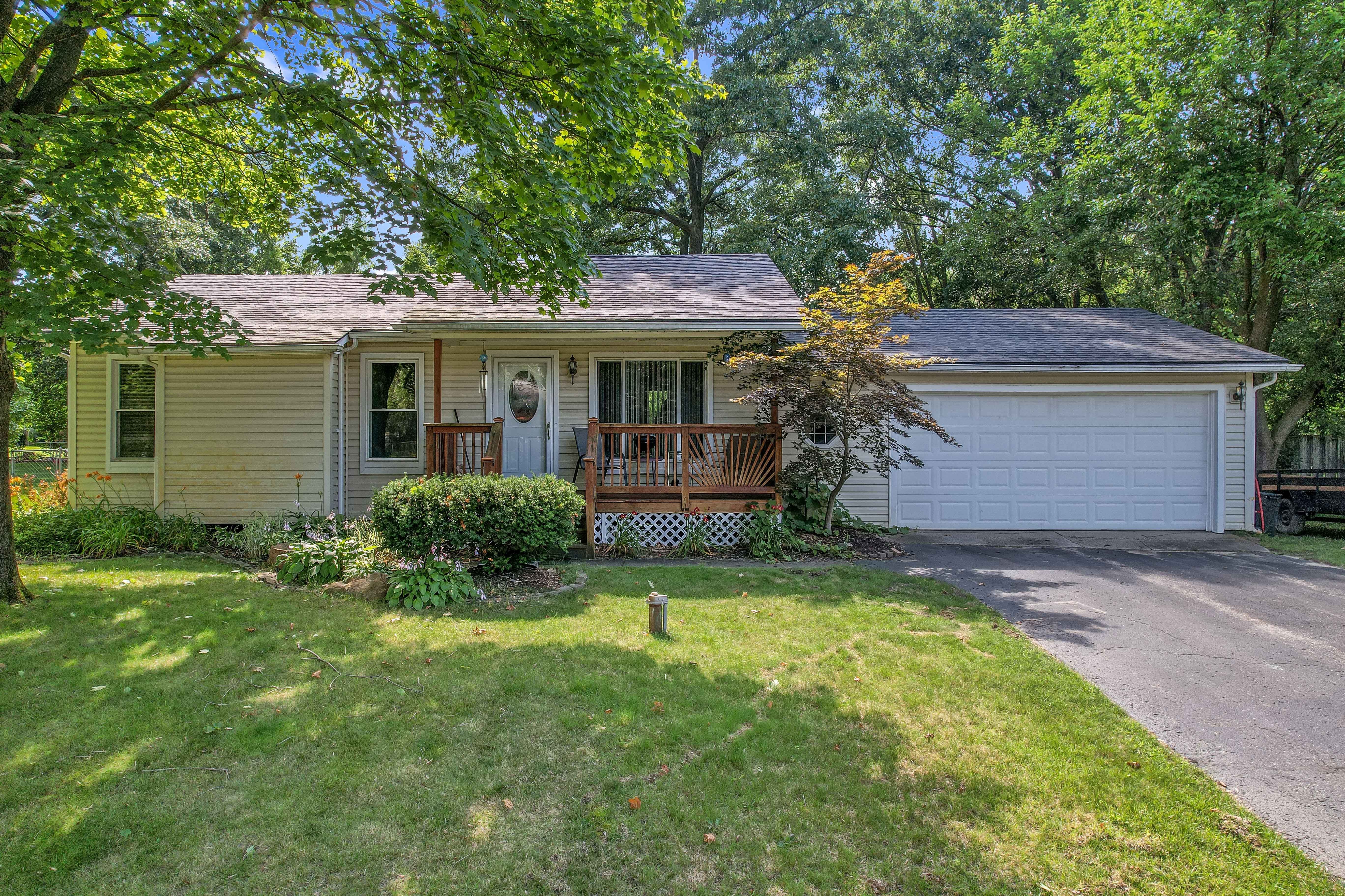 Apple Orchard Ln, Wolverine Lake, MI 48390