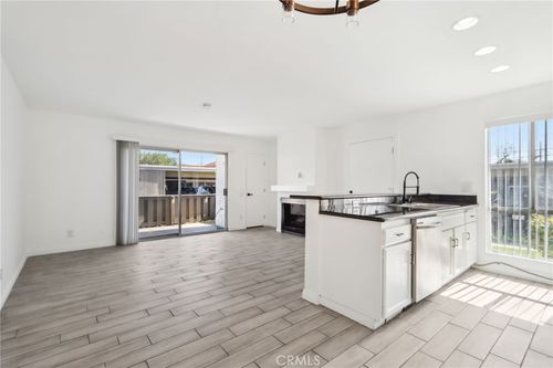 o-2827 Fairview St, Santa Ana, CA, 92704-1537 | Card Image