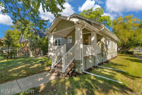 1624 15th St, Port Huron, MI, 48060-5650 | Card Image