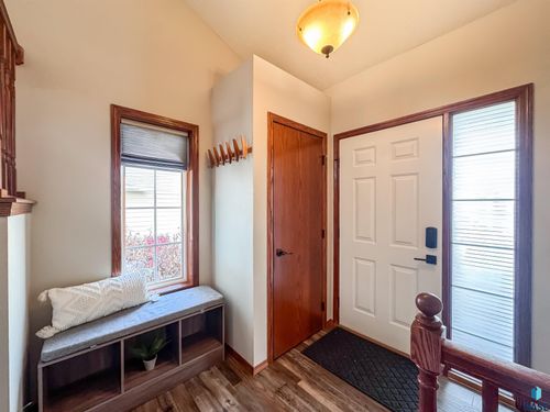 5617 W Hemlock Dr, Sioux Falls, SD, 57107-0955 | Card Image