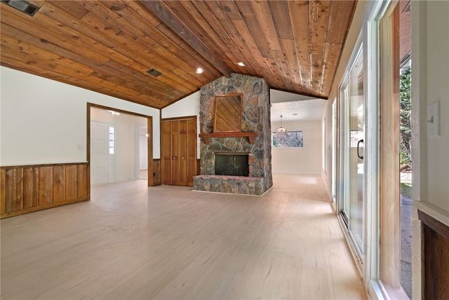 Living Room | Image 7