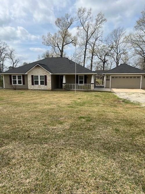 411 Resort Dr, Livingston, TX, 77351-5272 | Card Image