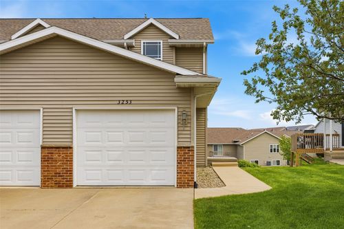 3253 Prairie Bend Cir, Marion, IA, 52302-4751 | Card Image