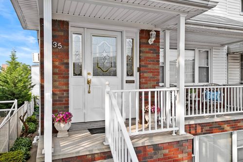 35 Dodge St, Bayonne, NJ, 07002-4304 | Card Image