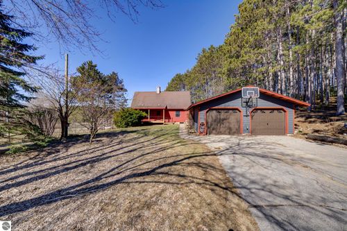 7556 Kingsley Rd, Kingsley, MI, 49649-9392 | Card Image