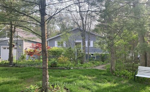 10161 Andrea St, Port Franks, ON, N0M2L0 | Card Image