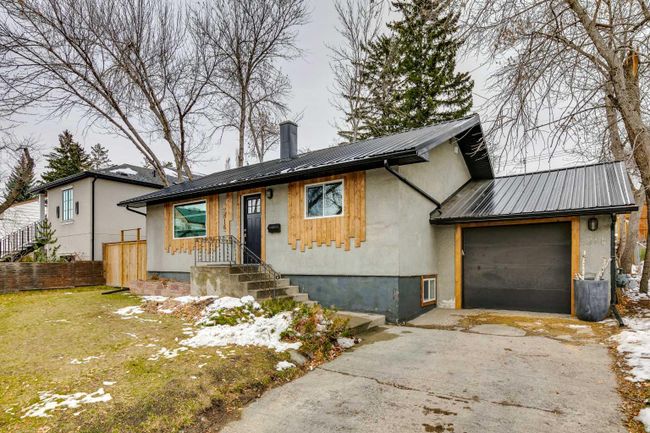 2816 14 Street Sw, Home with 3 bedrooms, 2 bathrooms and 2 parking in Calgary AB | Image 2