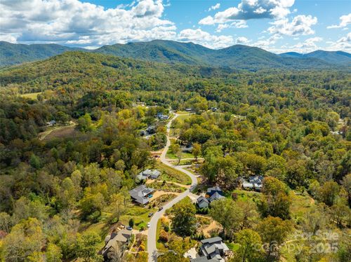 18 Towering Oaks Ln, Asheville, NC, 28805-0051 | Card Image