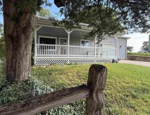 17 Rock Rd, Marion, KS, 66861-9305 | Card Image