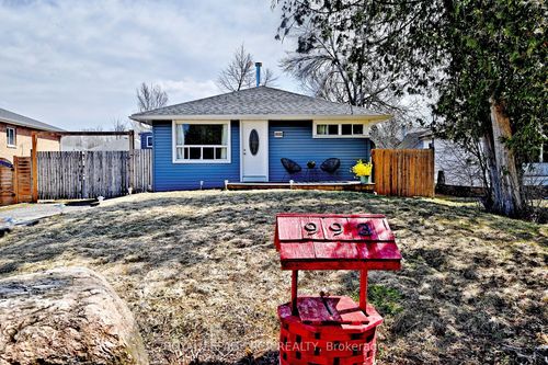993 Barton Ave, Keswick, ON, L4P3E9 | Card Image