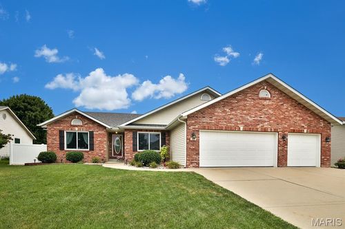 121 Northwoods Dr, Troy, IL, 62294-3234 | Card Image