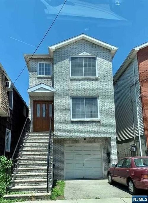 422A Warren St, Harrison, NJ, 07029-1871 | Card Image
