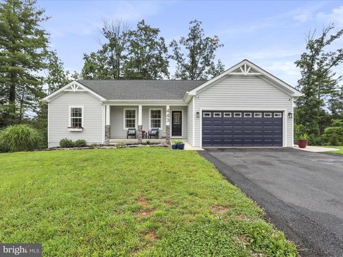 443 Executive Way, Hedgesville, WV, 25427-7586 | Card Image