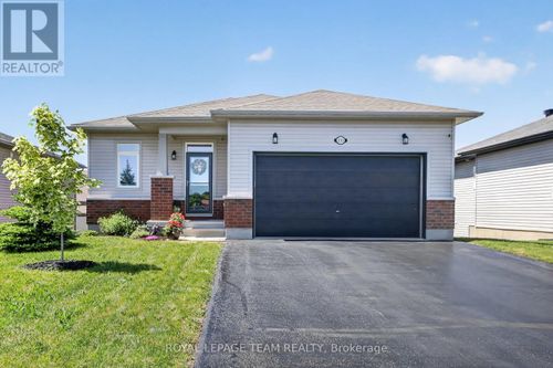 233 Edey Street, Arnprior, ON, K7S0G3 | Card Image