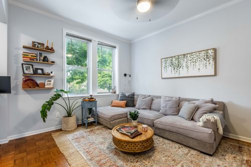 apt-1f-2215 W Wellington Ave, Chicago, IL, 60618-8033 | Card Image