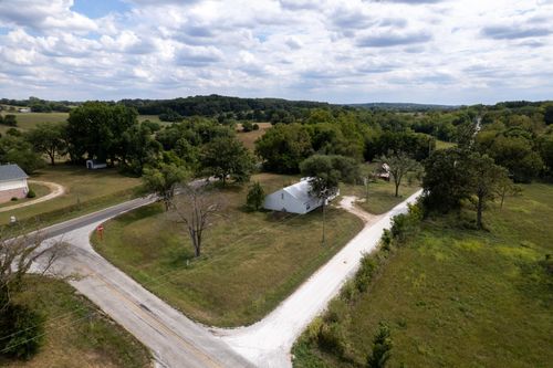 3818 S 28th Rd, Dunnegan, MO, 65640-9672 | Card Image