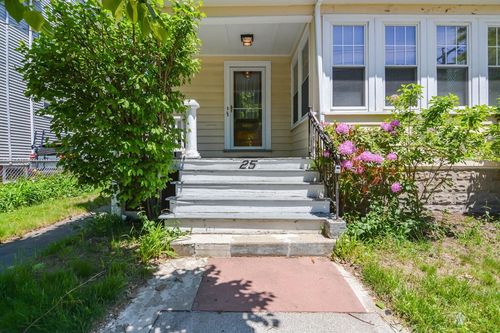 25 Maple Ave, Everett, MA, 02149-2818 | Card Image