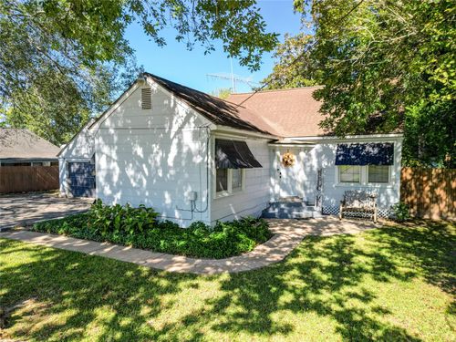 440 W Brazos Ave, West Columbia, TX, 77486-2612 | Card Image