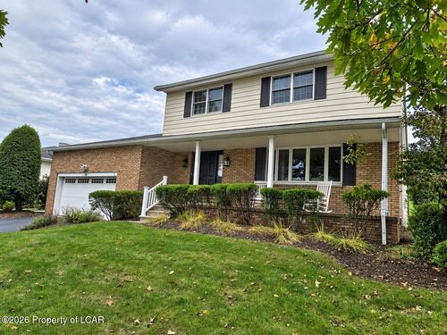 126 Kingswood Dr, Dallas, PA, 18612-1435 | Card Image