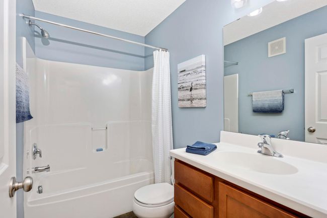 Upper level full bath with ceramic flooring | Image 21