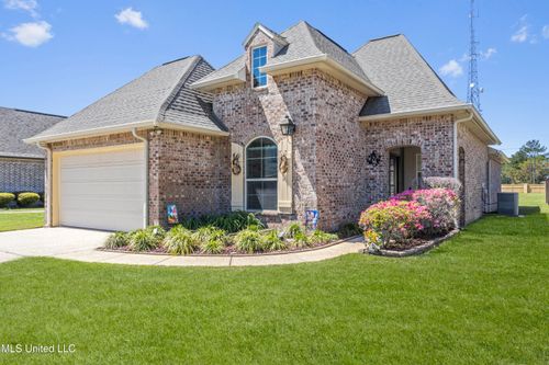 3901 Acadian Village Dr, Ocean Springs, MS, 39564-6208 | Card Image