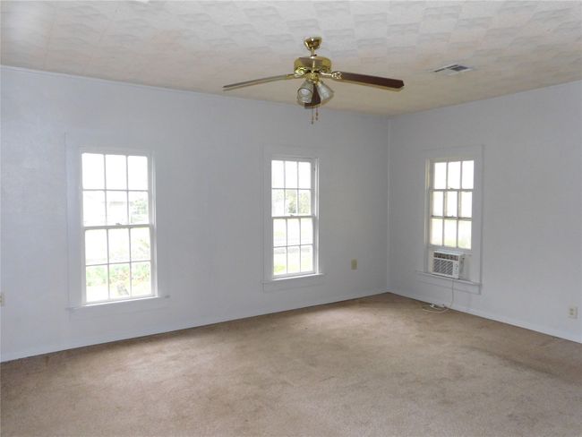 307 Ne 5 Th St, House other with 2 bedrooms, 2 bathrooms and null parking in Hubbard TX | Image 24