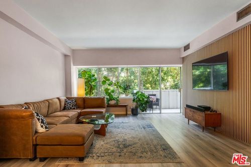 204-7135 N Hollywood Way, Burbank, CA, 91505-3488 | Card Image